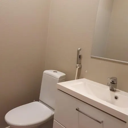 Jaeaeskaen Loma, Ratatie 3 Asunto 1 아파트 카우하바