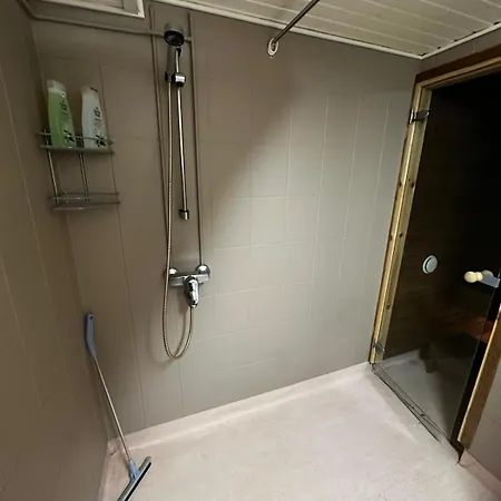 Jaeaeskaen Loma, Ratatie 3 Asunto 1 *